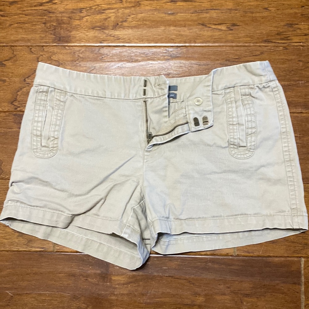 Gap khaki shorts